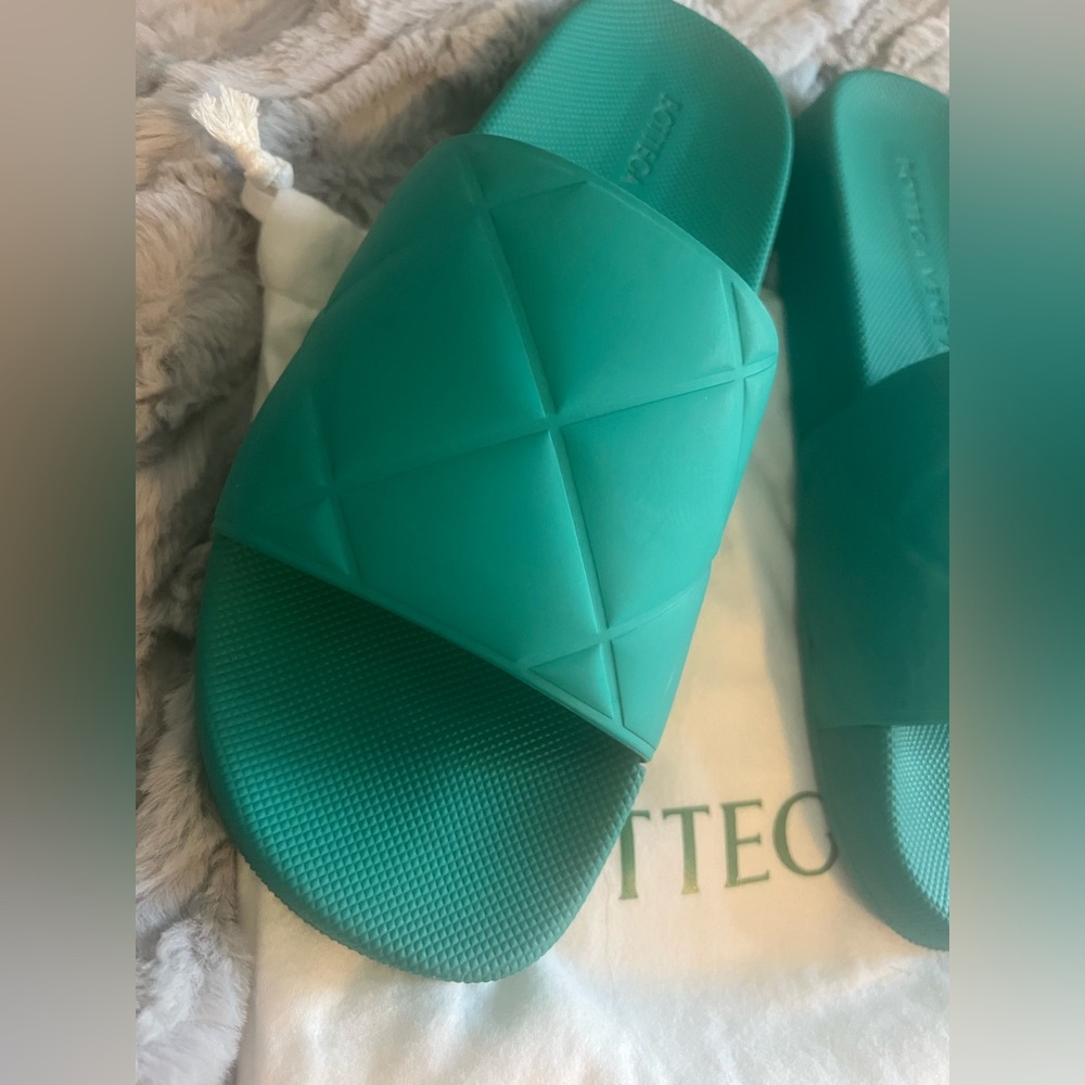 Bottega Veneta Pool Slides size 39 - Picture 3 of 10